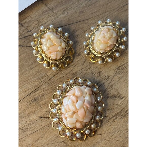 Vintage Faux pearl & Coral Clip-On Earrings & Brooch Set - Picture 5 of 8